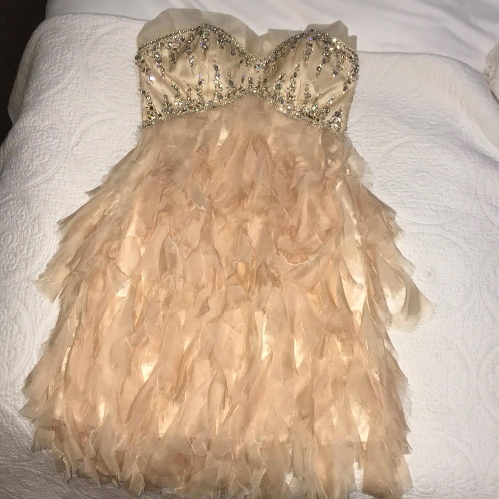 Issues gems and frill Wedding Prom Ready Dress